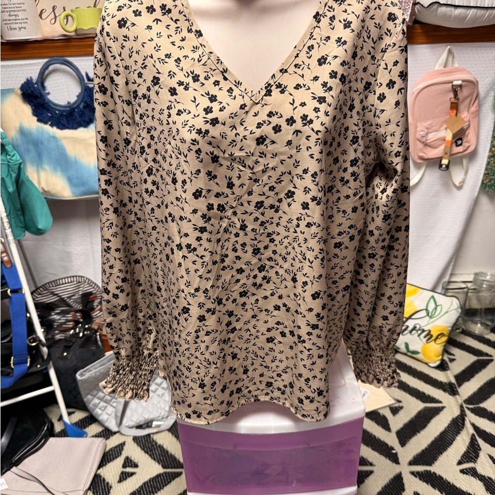Floral V-Neck Women's Top - Tan and Black